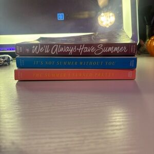 𝐓𝐡𝐞 𝐬𝐮𝐦𝐦𝐞𝐫 𝐢 𝐭𝐮𝐫𝐧𝐞𝐝 𝐩𝐫𝐞𝐭𝐭𝐲 𝐛𝐨𝐨𝐤 𝐜𝐨𝐥𝐞𝐜𝐭𝐢𝐨𝐧!